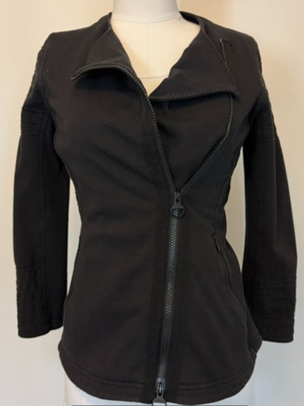 Athleta Black Asymmetrical Full Zip Fitted Jacket Size XS Pockets Moto